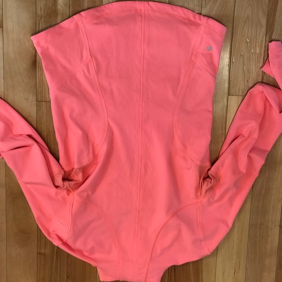 Excellent used condition Lululemon jacket size 8 - Picture 2 of 3